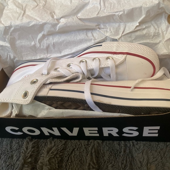 NIB Unisex Converse Chucks - Picture 9 of 11